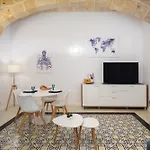 Modern Traditional With Maltese Internal Court Yard - Designed With Traditional Stone And Tiling Appartement