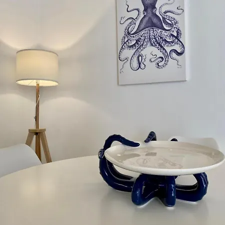 Modern Traditional With Maltese Internal Court Yard - Designed With Traditional Stone And Tiling Apartman *