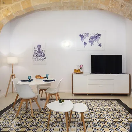 Modern Traditional With Maltese Internal Court Yard - Designed With Traditional Stone And Tiling Apartman