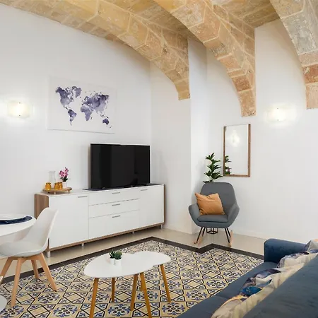 Apartman Modern Traditional With Maltese Internal Court Yard - Designed With Traditional Stone And Tiling