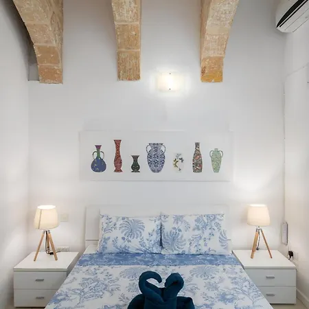 Apartman Modern Traditional With Maltese Internal Court Yard - Designed With Traditional Stone And Tiling *