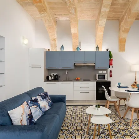 Modern Traditional With Maltese Internal Court Yard - Designed With Traditional Stone And Tiling * La Valletta