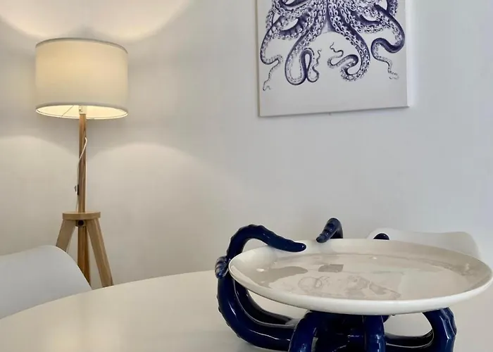 Modern Traditional With Maltese Internal Court Yard - Designed With Traditional Stone And Tiling アパート *