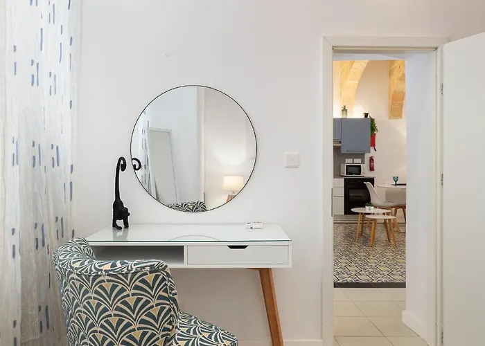 アパート Modern Traditional With Maltese Internal Court Yard - Designed With Traditional Stone And Tiling バレッタ