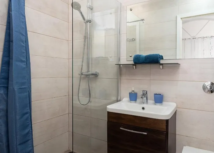 Modern Traditional With Maltese Internal Court Yard - Designed With Traditional Stone And Tiling アパート *