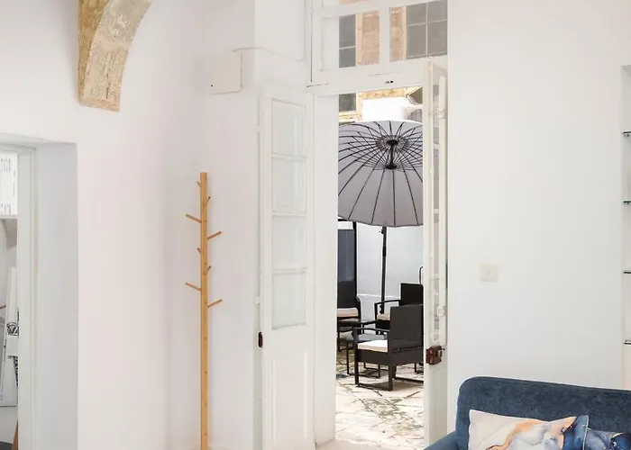 アパート Modern Traditional With Maltese Internal Court Yard - Designed With Traditional Stone And Tiling