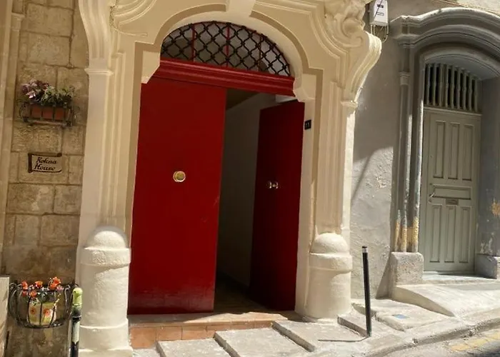 Modern Traditional With Maltese Internal Court Yard - Designed With Traditional Stone And Tiling アパート *